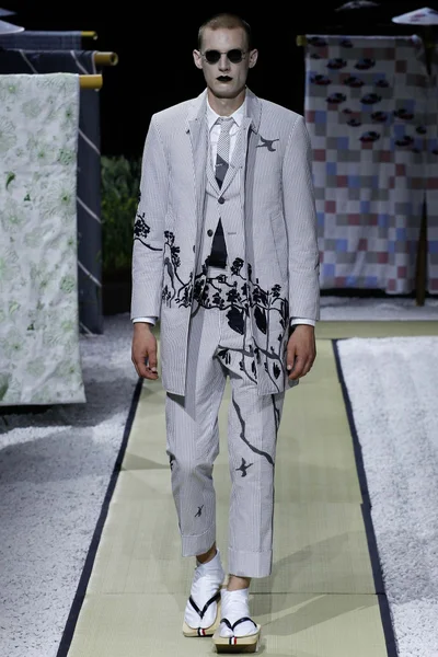 Look 27